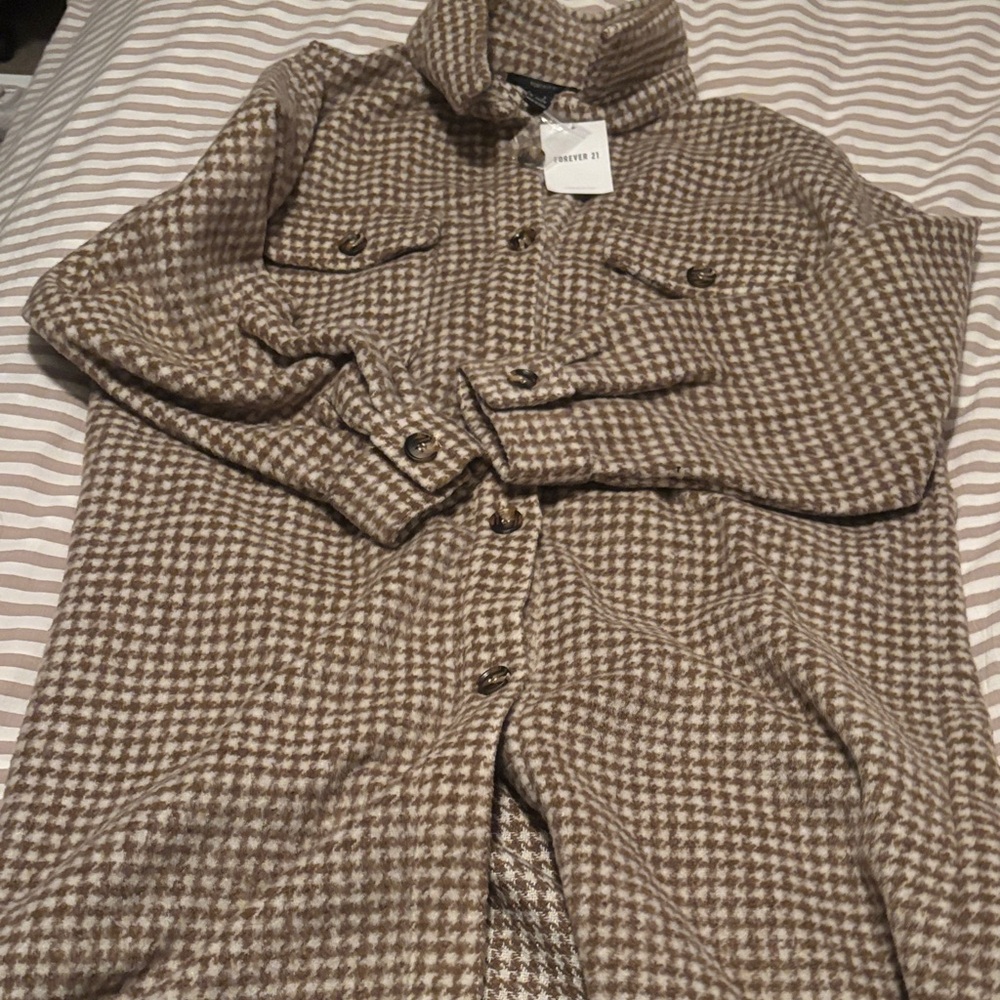 NWT Brown Houndstooth Button-Up Shirt